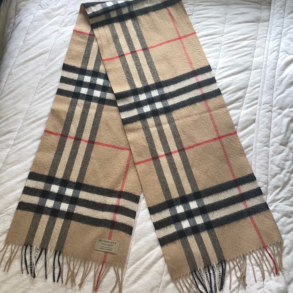 Like new classic cashmere Burberry scarf